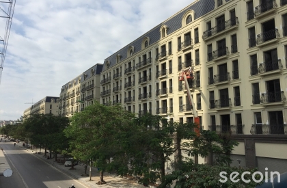 Ngói phẳng kiểu Pháp